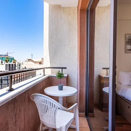 Celine's 2 Bedrooms In Center Larnaka