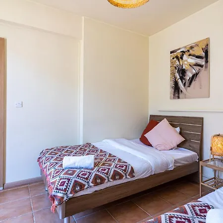 Celine's 2 Bedrooms In Center Larnaca