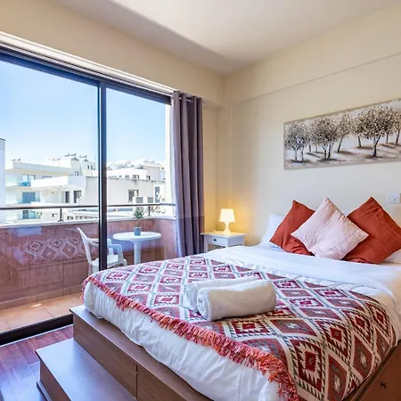 Celine's 2 Bedrooms In Center Apartment Larnaca