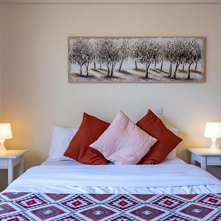Celine's 2 Bedrooms In Center Apartment *