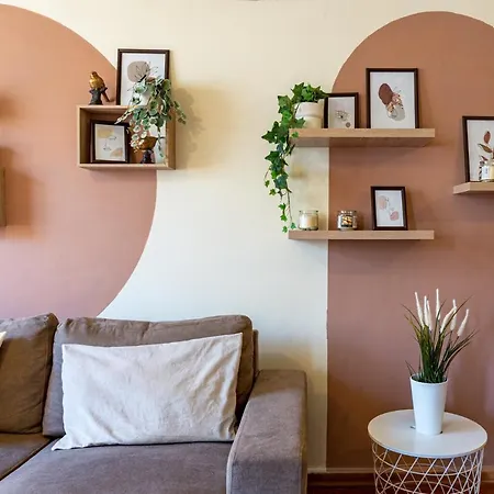 Celine's 2 Bedrooms In Center Larnaca