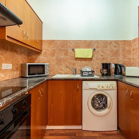 Celine's 2 Bedrooms In Center Daire *